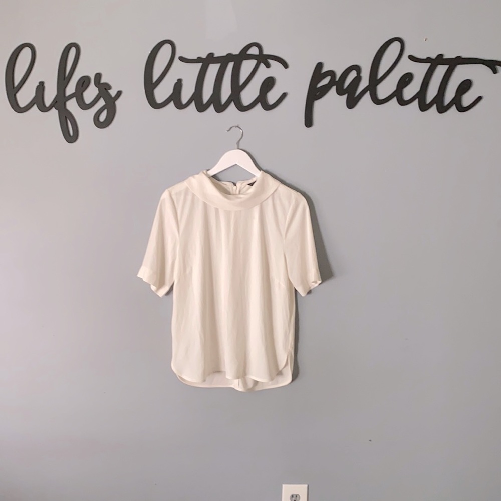 Ann Taylor beautiful white blouse new with tags NWT SIZE MEDIUM